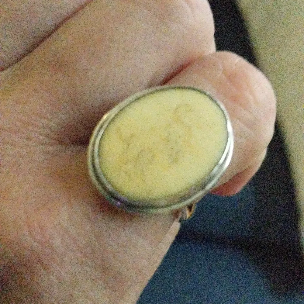 Antique ivory scrimshaw sterling silver ring with dog - Picture 5 of 5